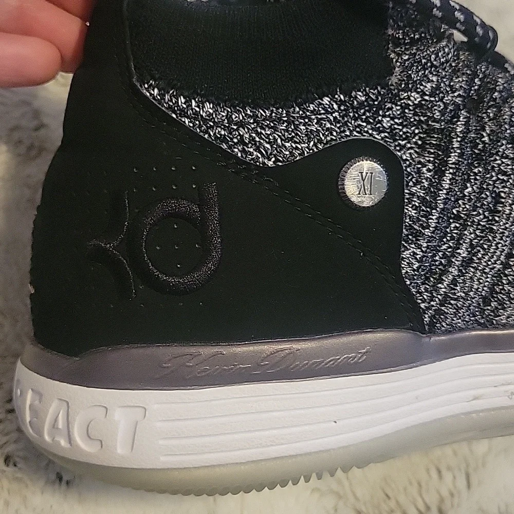 Nike KD11 Flyknit Basketball Shoes - Picture 5 of 15